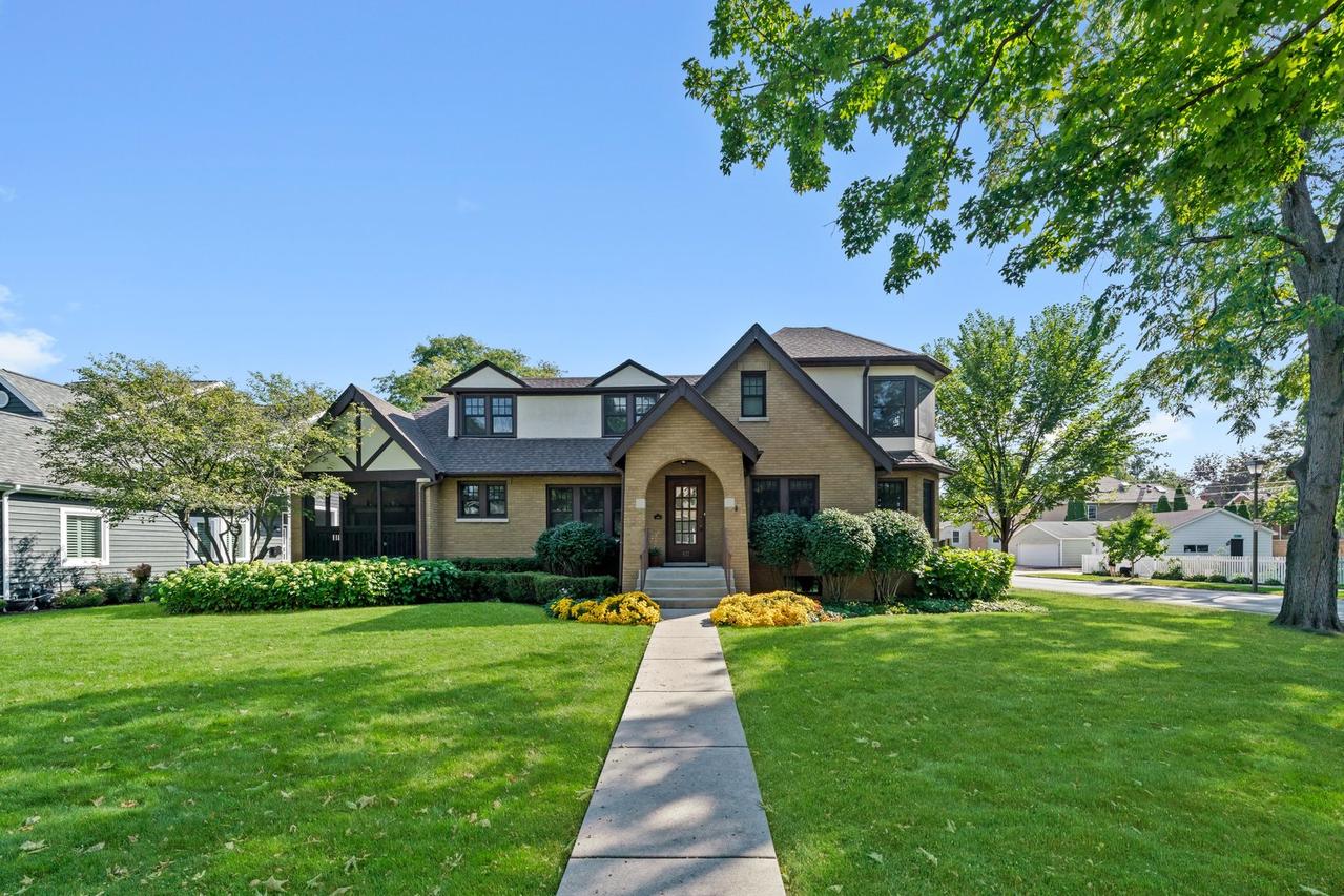 421 S Sunnyside Ave., Elmhurst, IL 60126