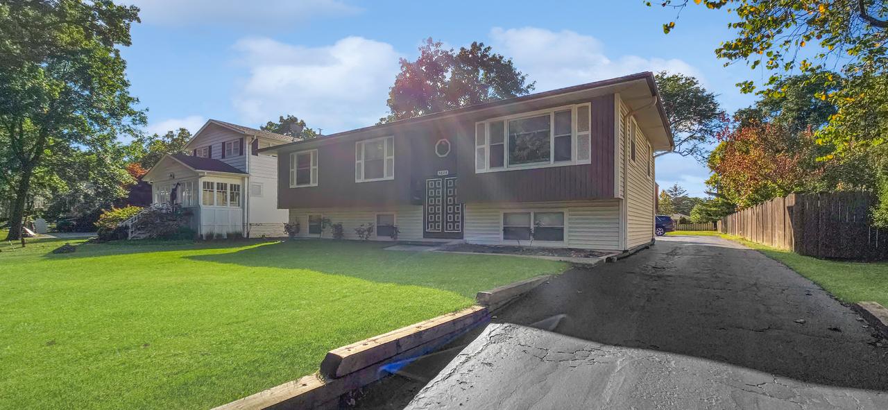 5624 Dunham Rd., Downers Grove, IL 60516