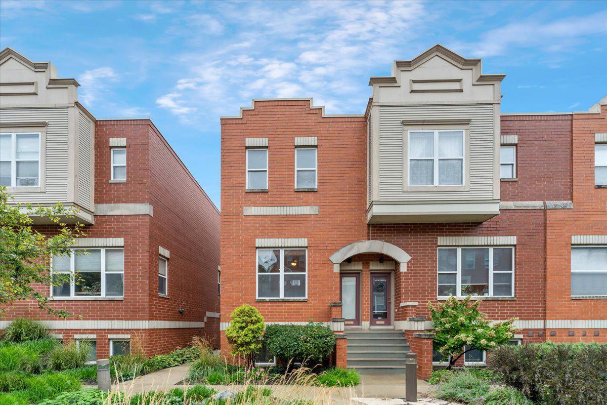 3651 W Cornelia Ave. #E, Chicago, IL 60618