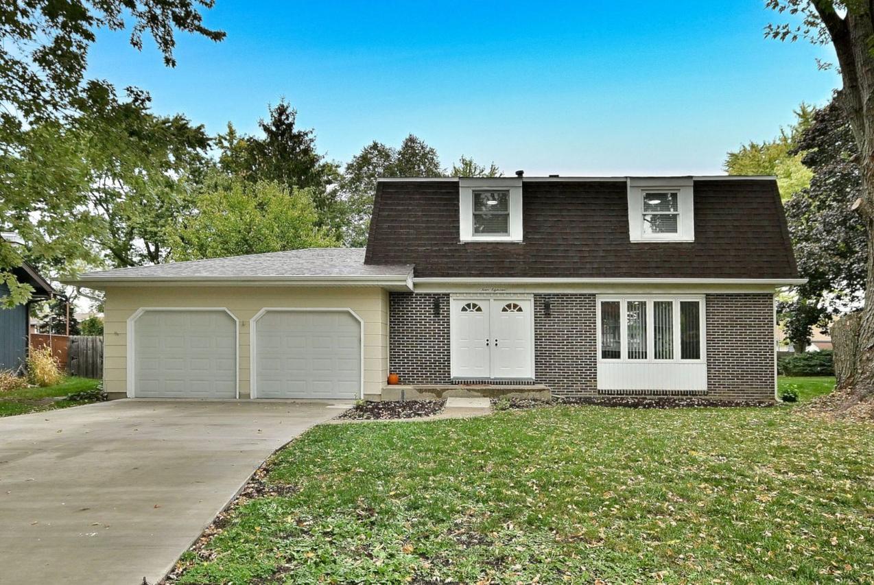 418 Surrey Ln., Lindenhurst, IL 60046
