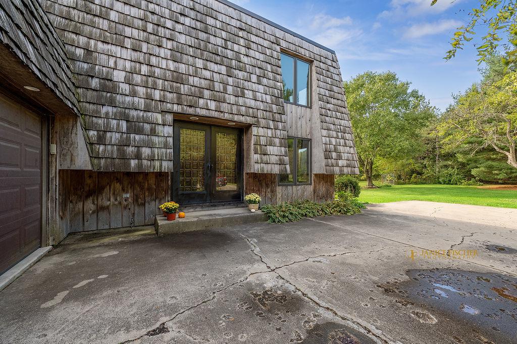 9213 High Meadow Ln., Bull Valley, IL 60098