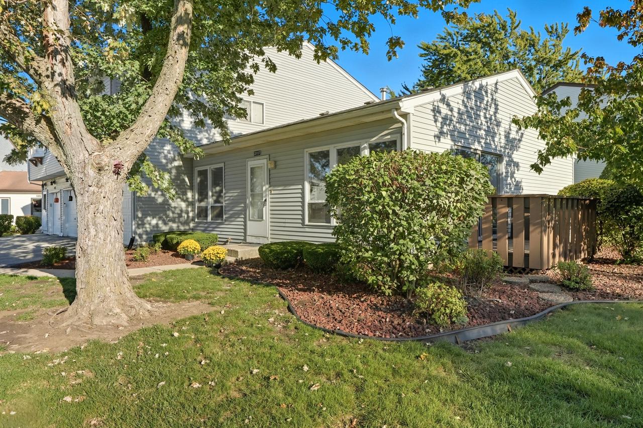 20137 S Hampton Ct. #A, Frankfort, IL 60423