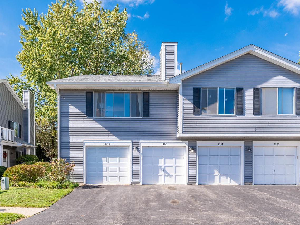 1342 Barclay Ln. #3-6, Deerfield, IL 60015