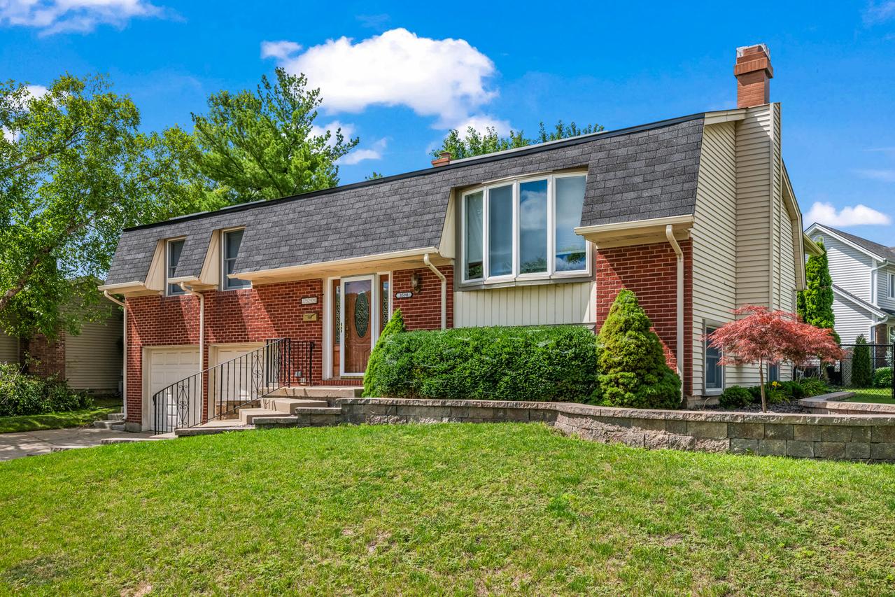 3590 Winston Dr., Hoffman Estates, IL 60192