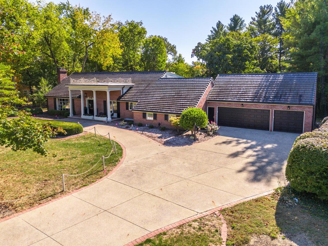 2001 Cloud St., Bloomington, IL 61701