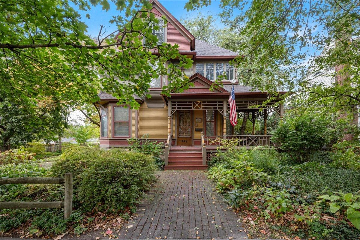 348 Arbor Ave., West Chicago, IL 60185