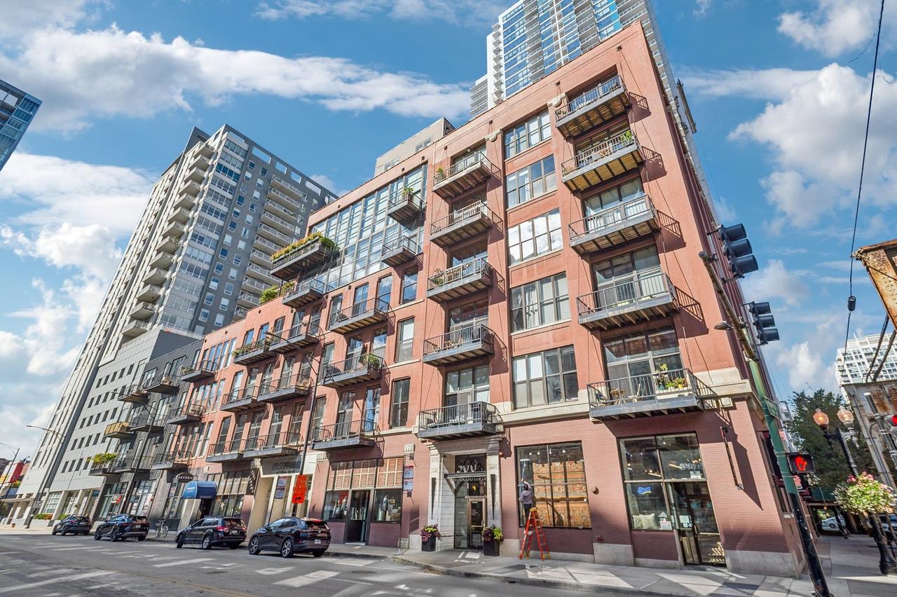 300 W Grand Ave. #602, Chicago, IL 60654
