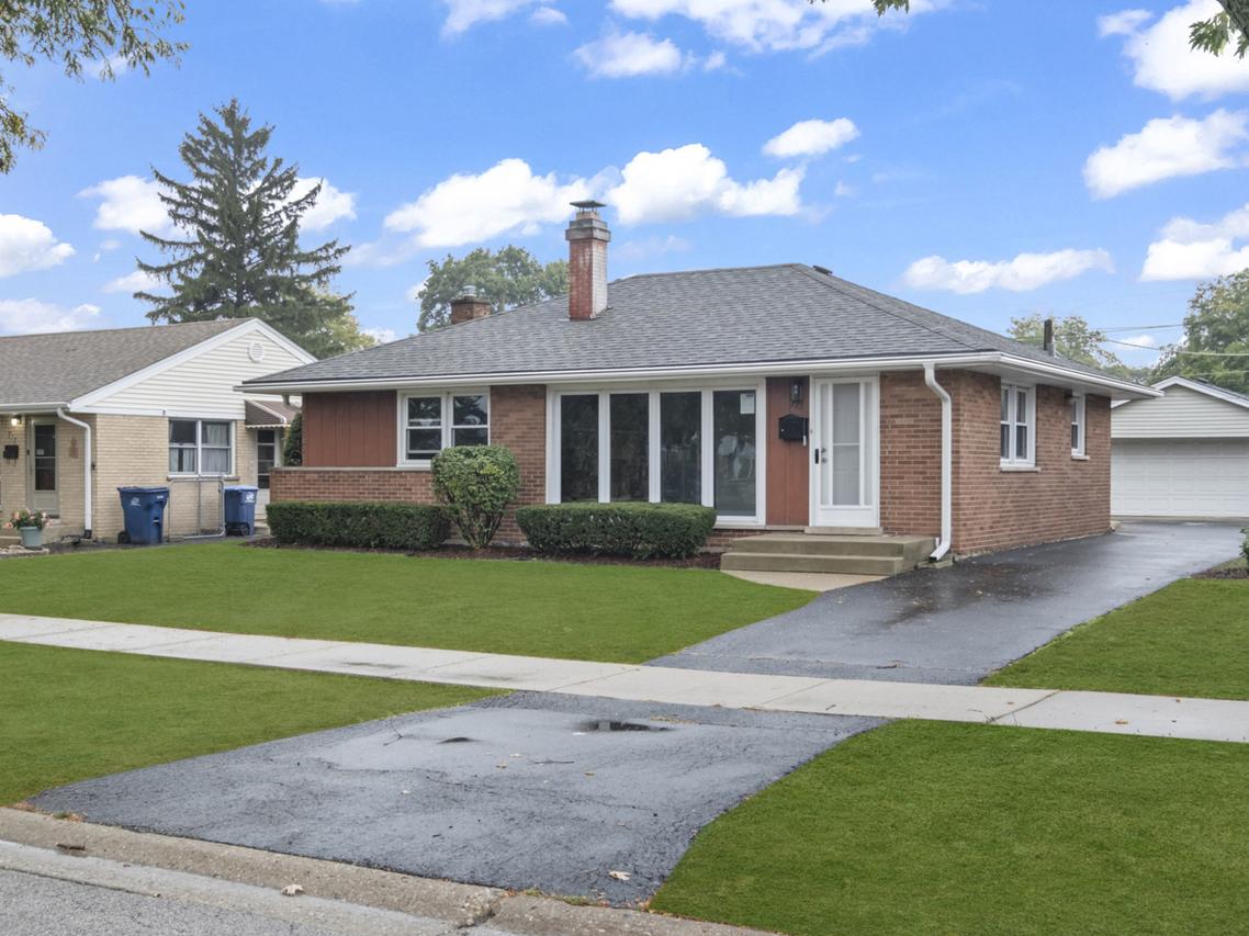 773 E Lincoln Ave., Des Plaines, IL 60018