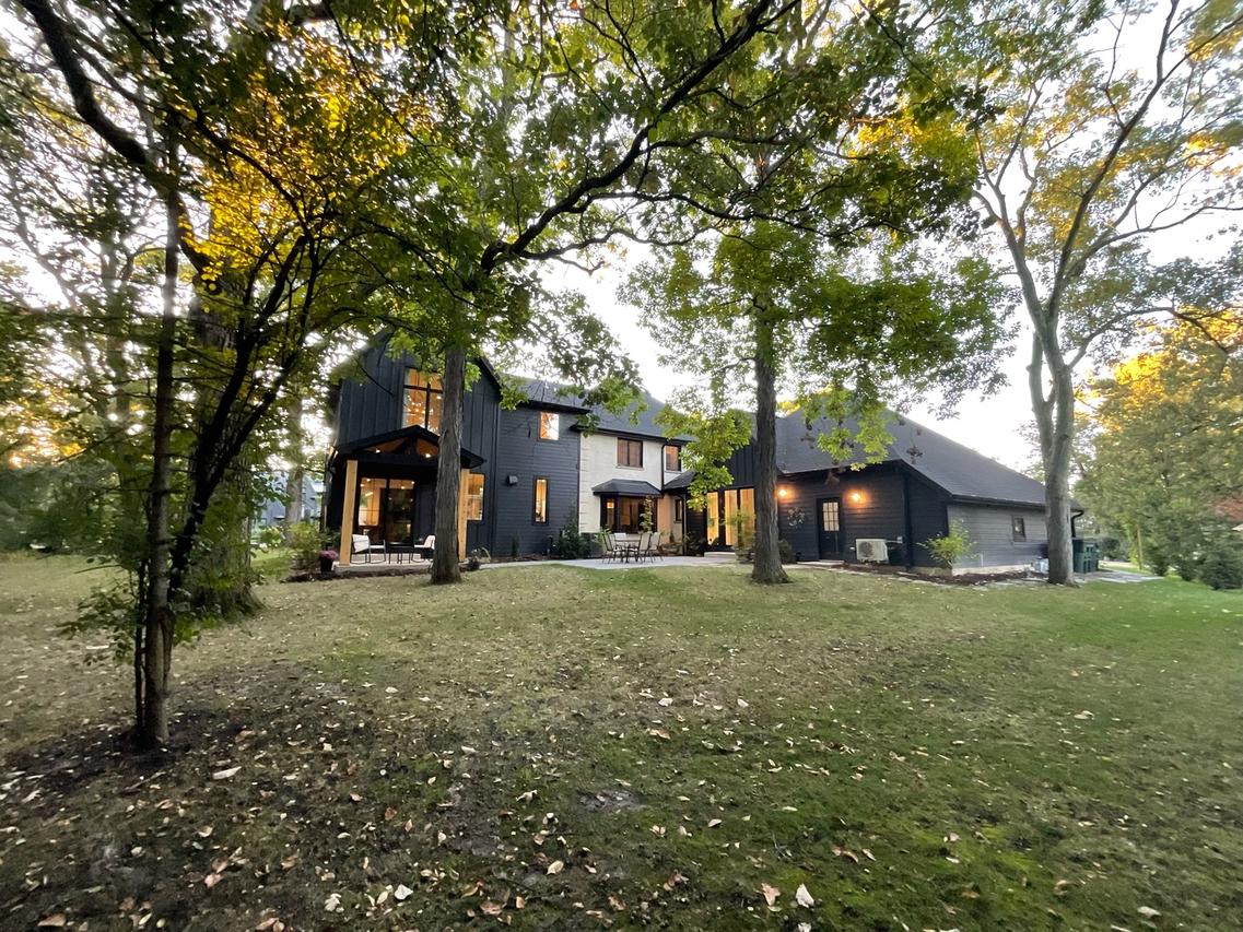 1933 Ridgewood Ln., Glenview, IL 60025