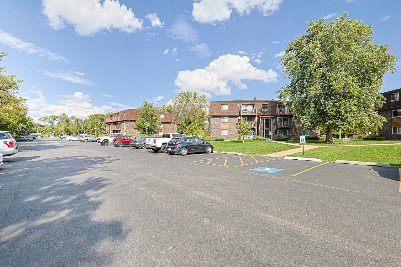 19380 Wolf Rd. #6, Mokena, IL 60448