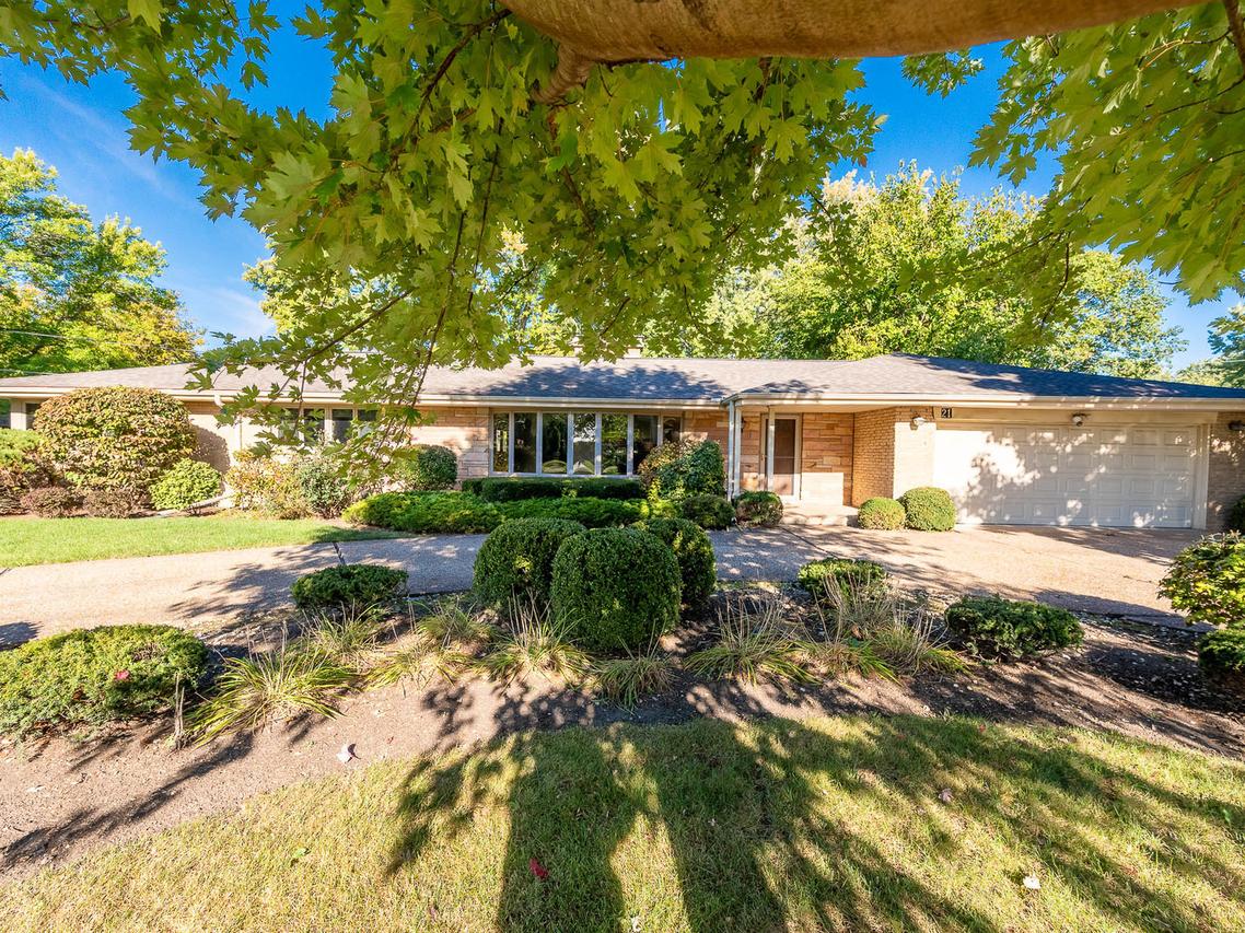 21 E Stonegate Dr., Prospect Heights, IL 60070