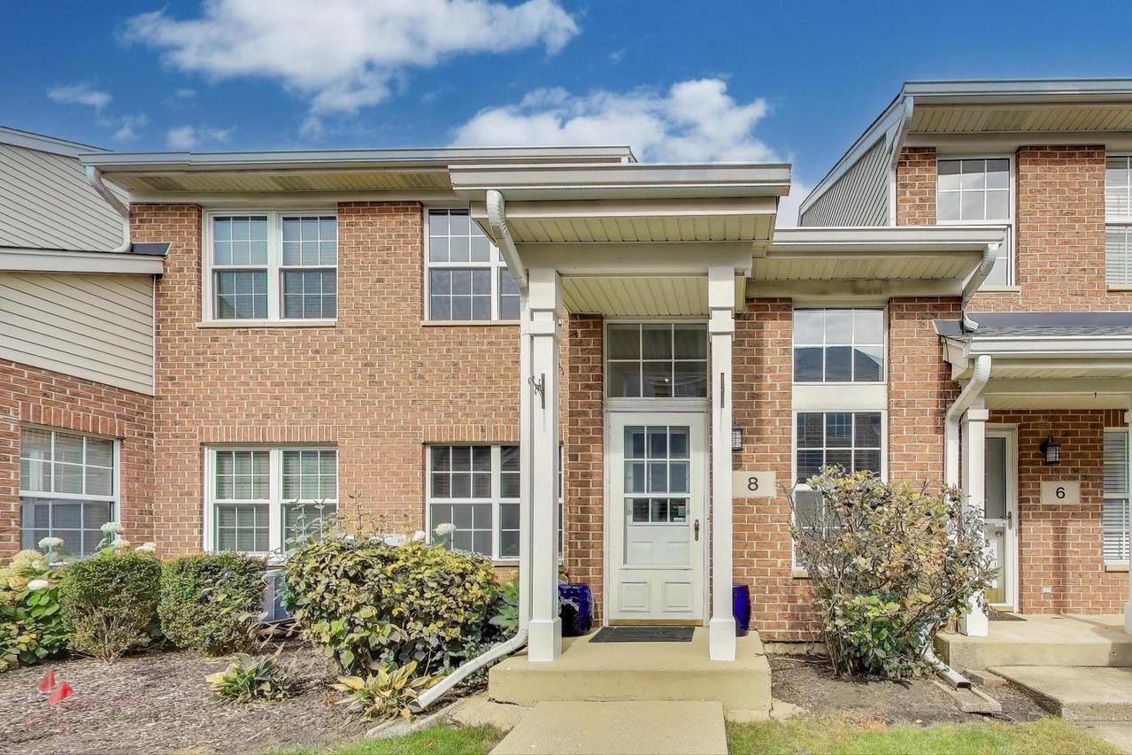 8 Donald Ct., Elmhurst, IL 60126