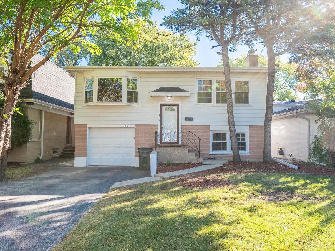 1355 S Dunton Ave., Arlington Heights, IL 60005