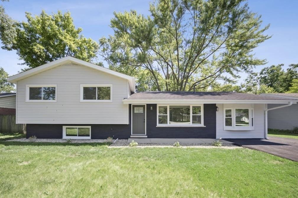 22W633 Burr Oak Dr., Glen Ellyn, IL 60137