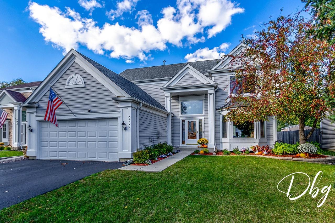252 Carters Grove Ct., Grayslake, IL 60030
