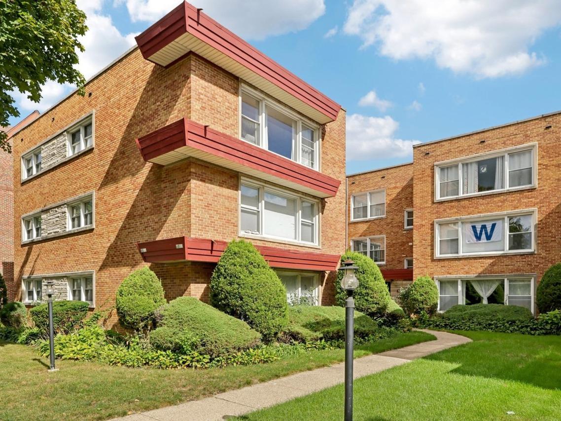 8033 Kenton Ave. #2E, Skokie, IL 60076