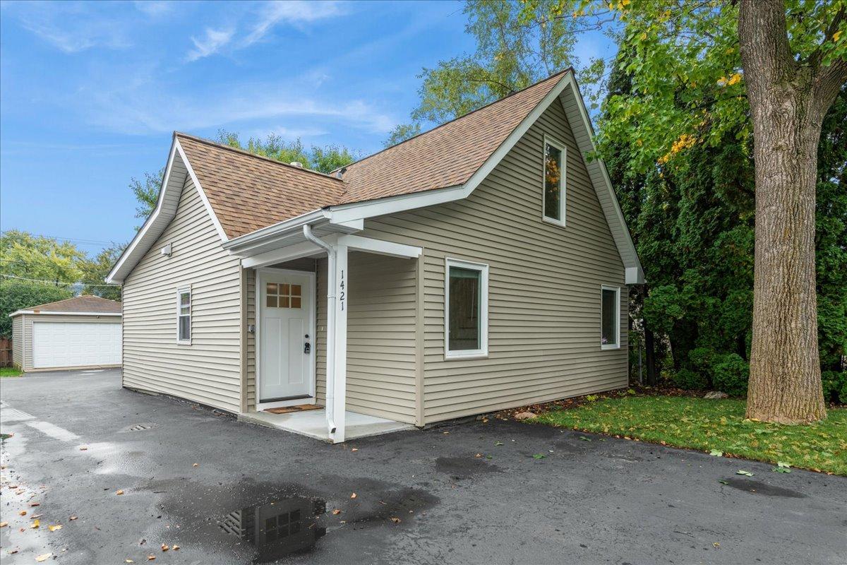 1421 N Oak Ave., Round Lake Beach, IL 60073