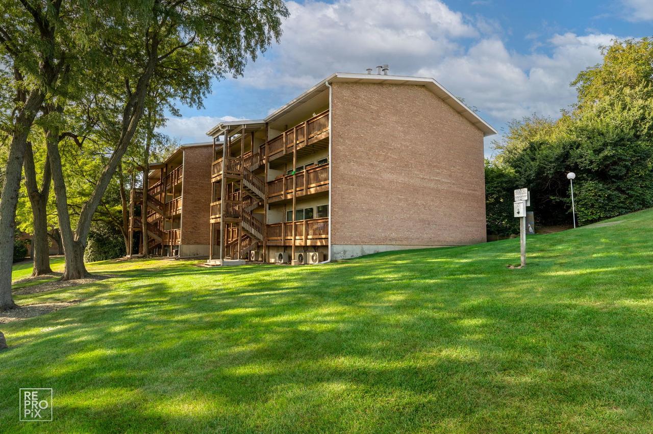 5801 Oakwood Dr. #D, Lisle, IL 60532