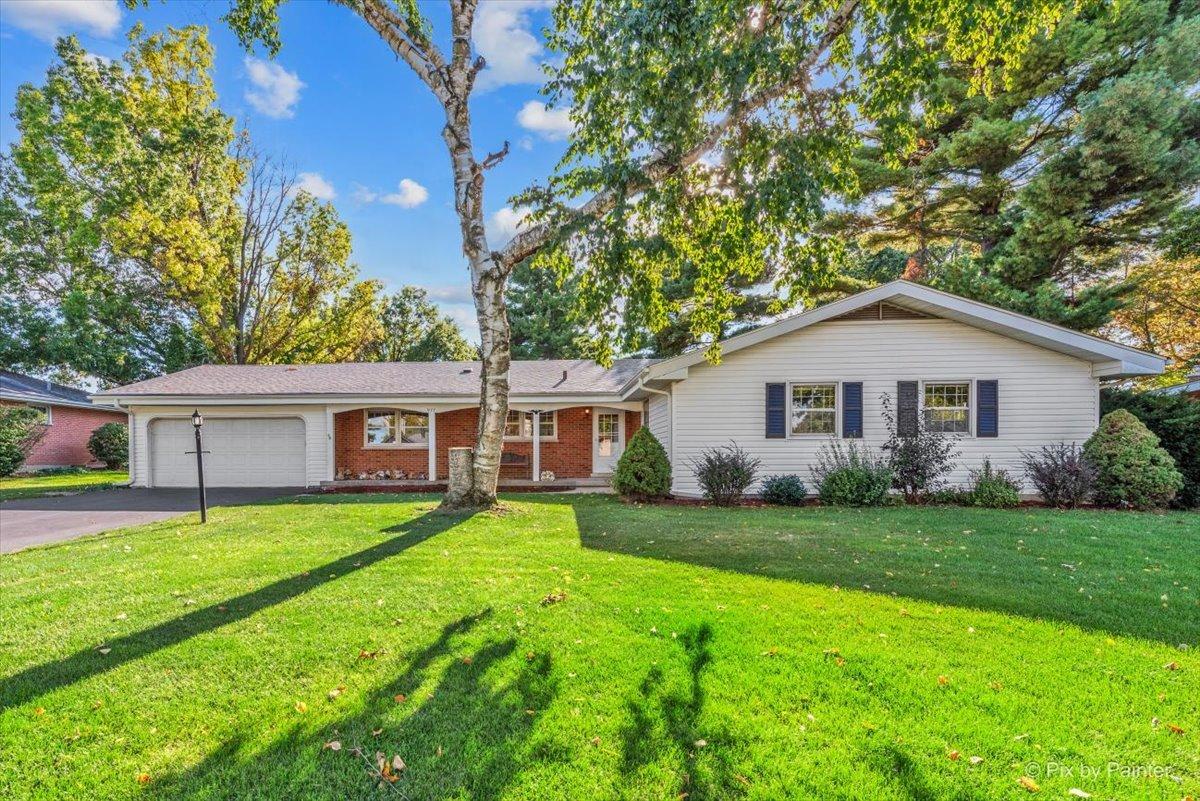 977 Lindenwood Dr., Aurora, IL 60506