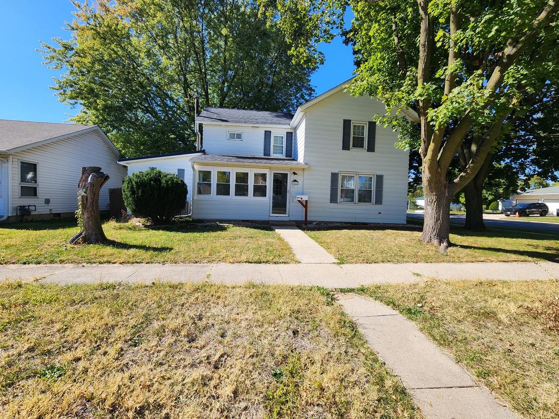 1002 W 1st Ave., Rochelle, IL 61068