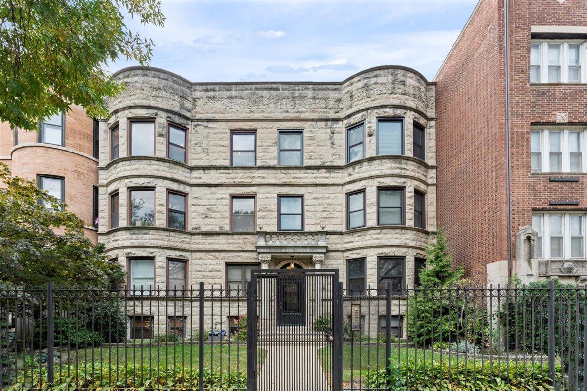 5706 N Winthrop Ave. #3S, Chicago, IL 60660