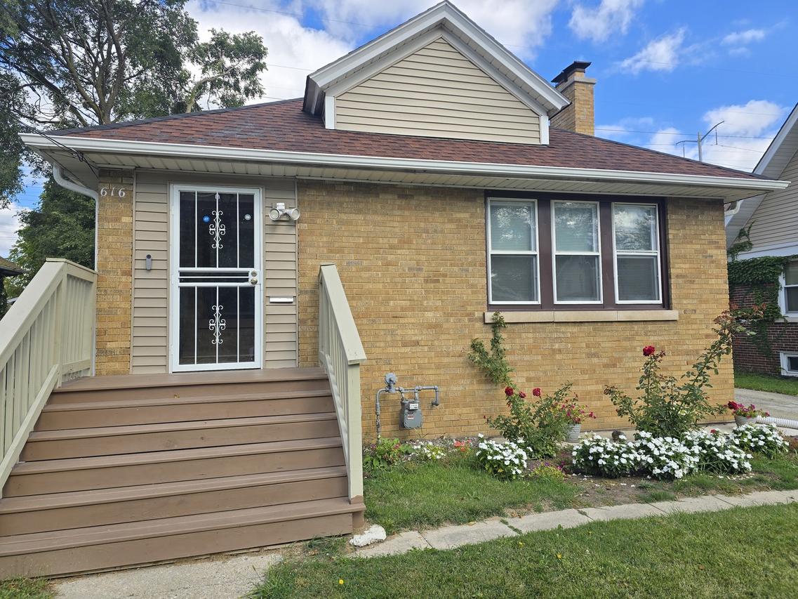 616 W Keith Ave., Waukegan, IL 60085
