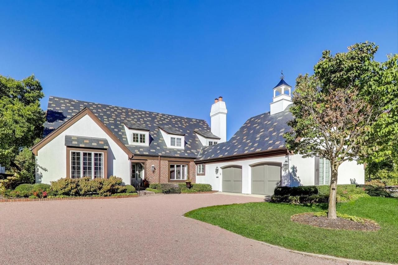 105 Burr Ridge Club Dr., Burr Ridge, IL 60527
