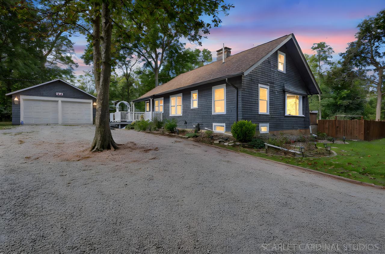 34 Lake Dr., West Chicago, IL 60185