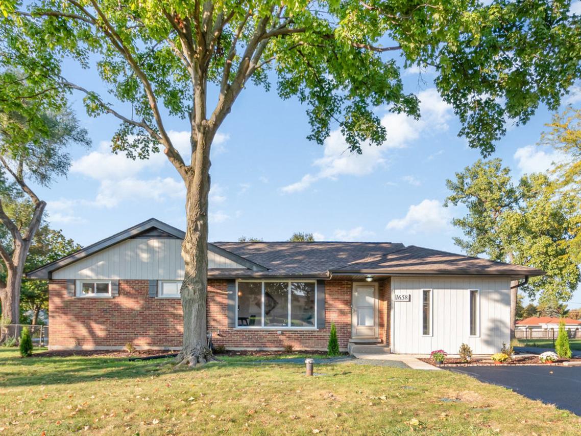 1658 Janet St., Downers Grove, IL 60515