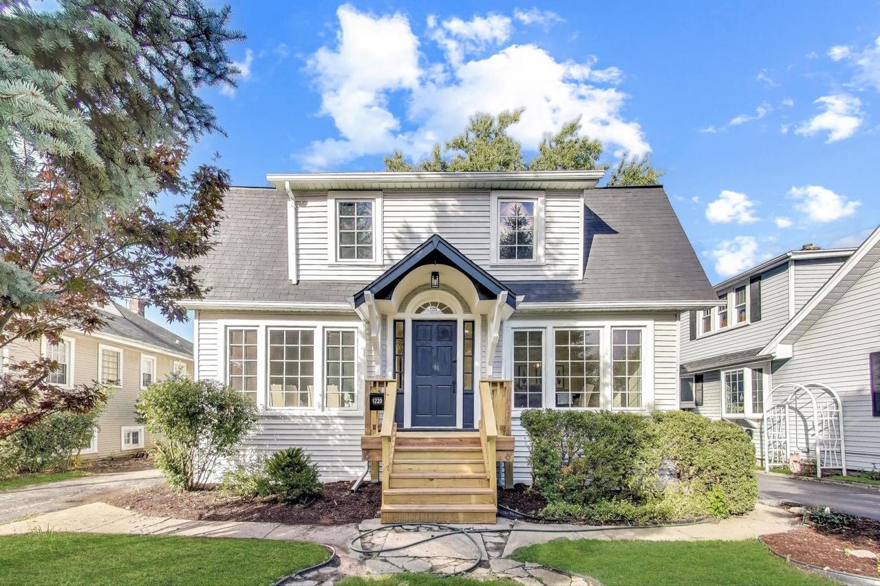 1220 Canfield Rd., Park Ridge, IL 60068