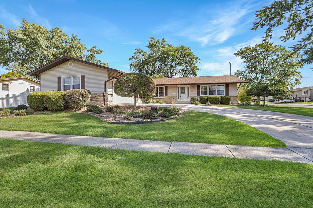 6066 Forestview Dr., Oak Forest, IL 60452