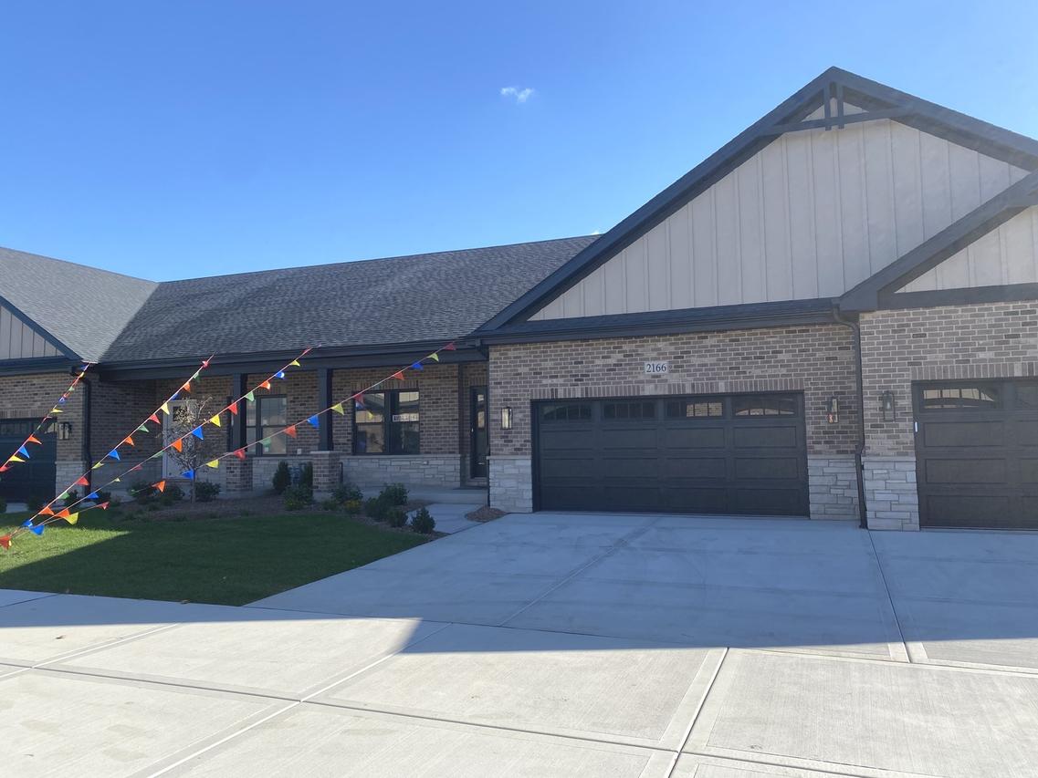 2166 Sky Harbor Dr., New Lenox, IL 60451
