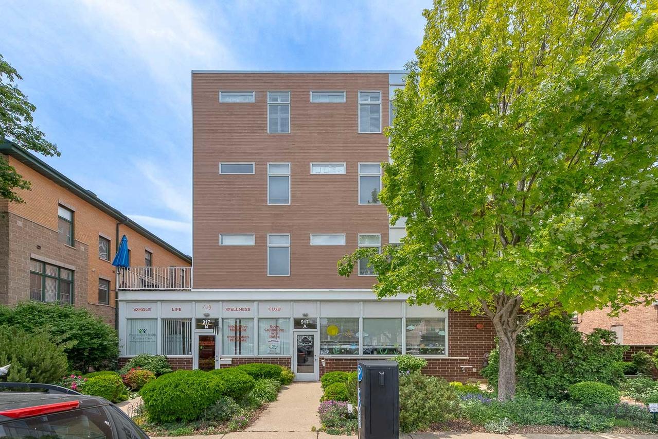 915 S Oak Park Ave. #1B, Oak Park, IL 60304