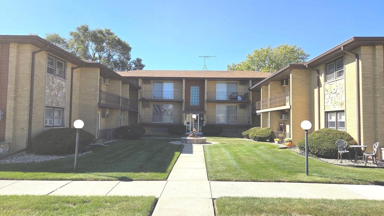 18318 Exchange Ave. #1B, Lansing, IL 60438