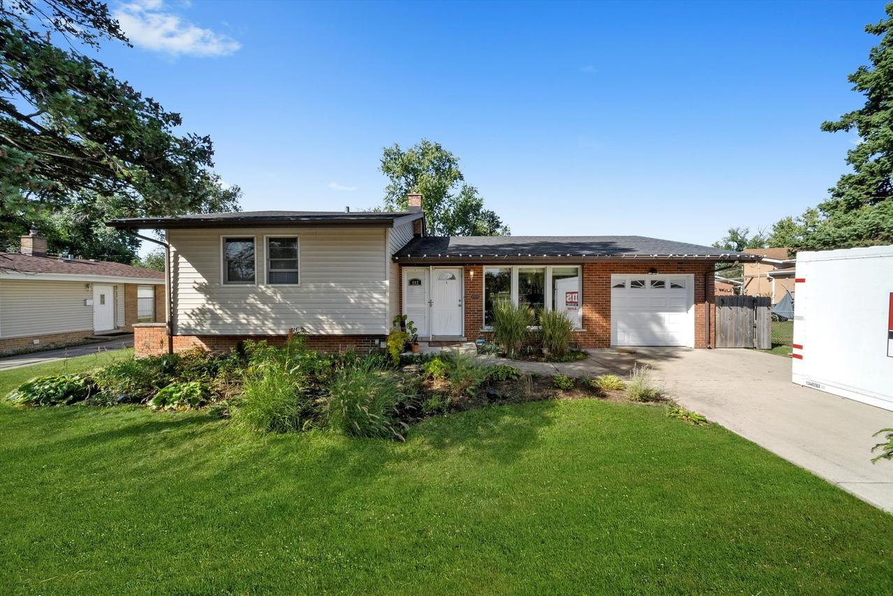 602 Arthur Dr., Lombard, IL 60148