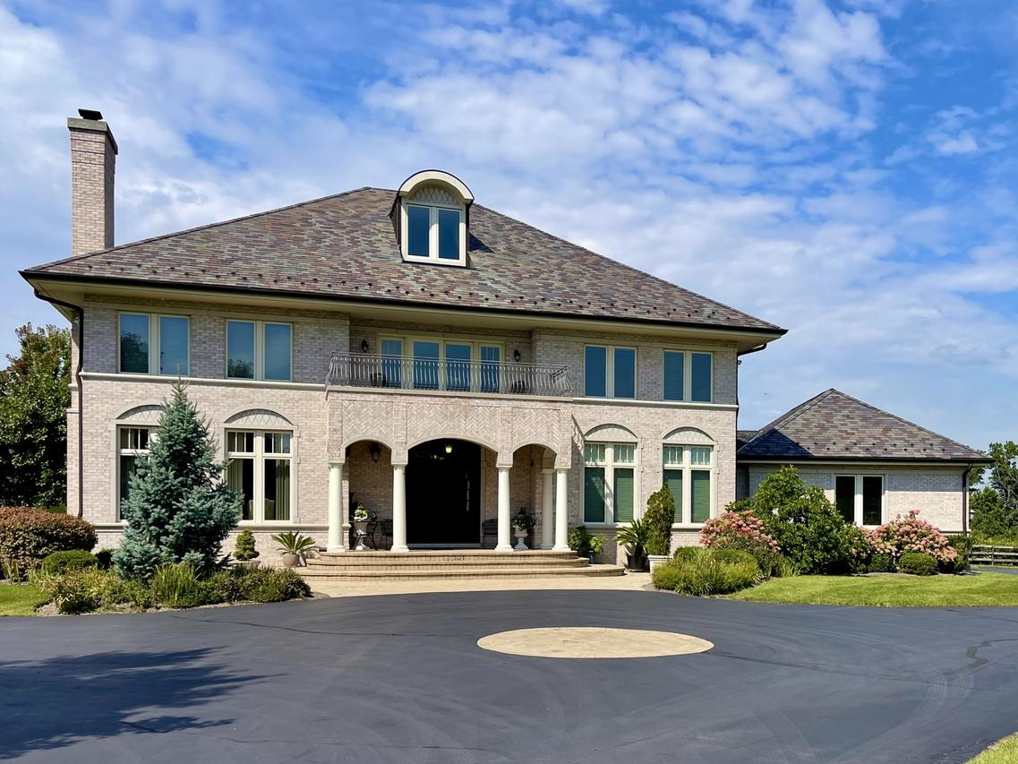 107 Brookwood Ln., Lincolnshire, IL 60069