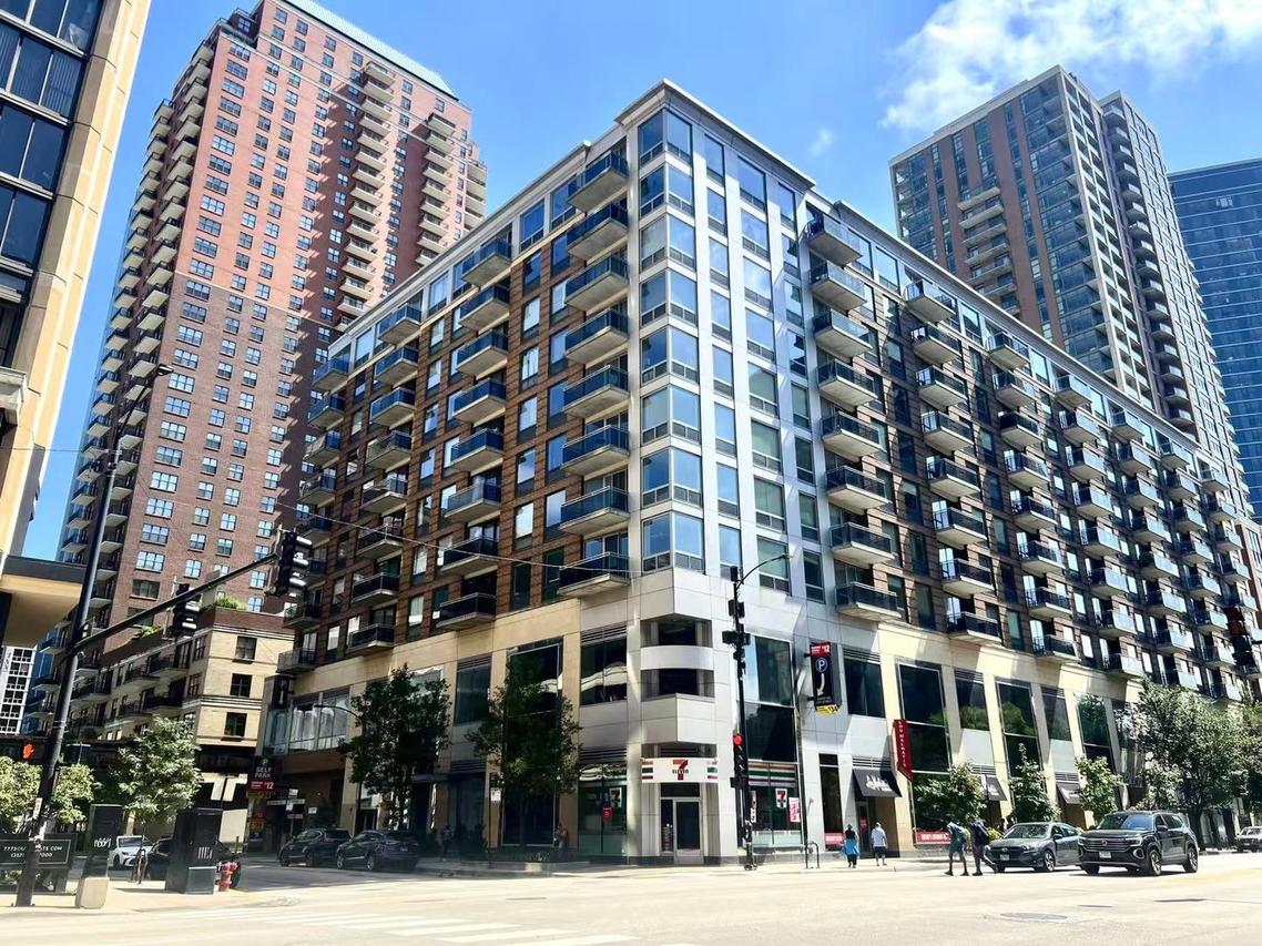 1 E 8th St. #307, Chicago, IL 60605