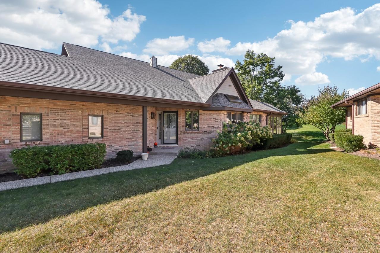 1698 Pebble Beach Dr., Hoffman Estates, IL 60169