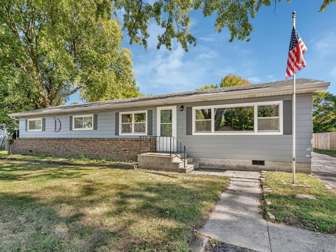304 S East St., Gardner, IL 60424
