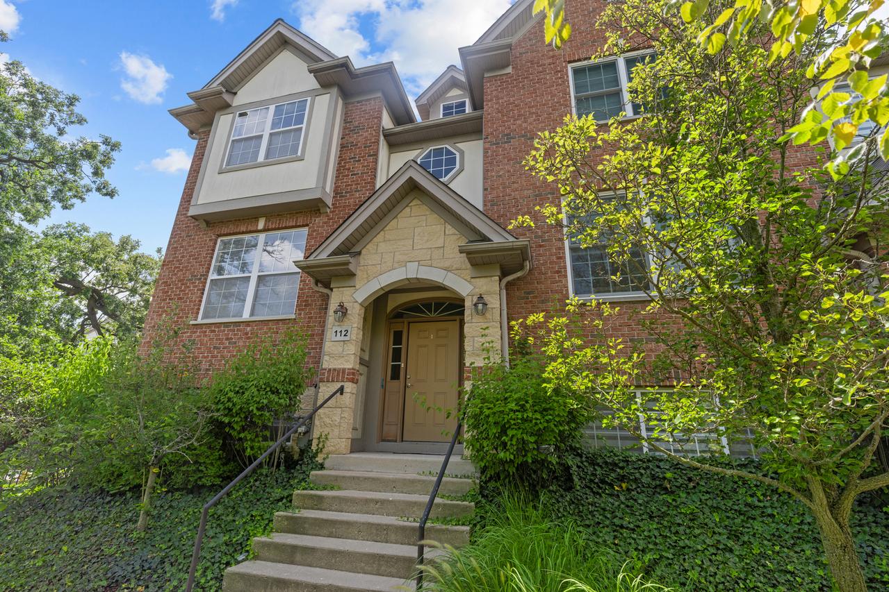 112 Enclave Dr., Mount Prospect, IL 60056