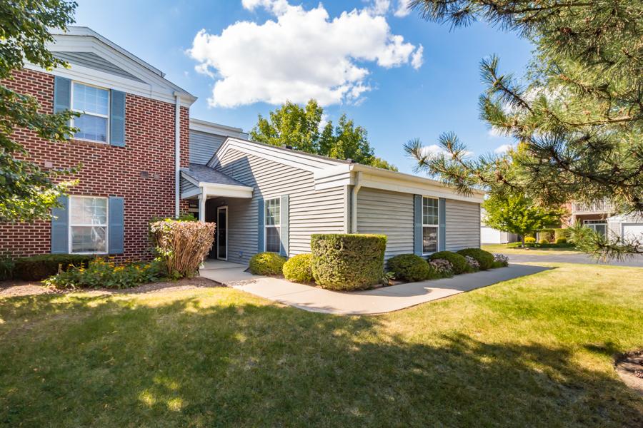 8327 Cottonwood Ct. #8237, Fox Lake, IL 60020