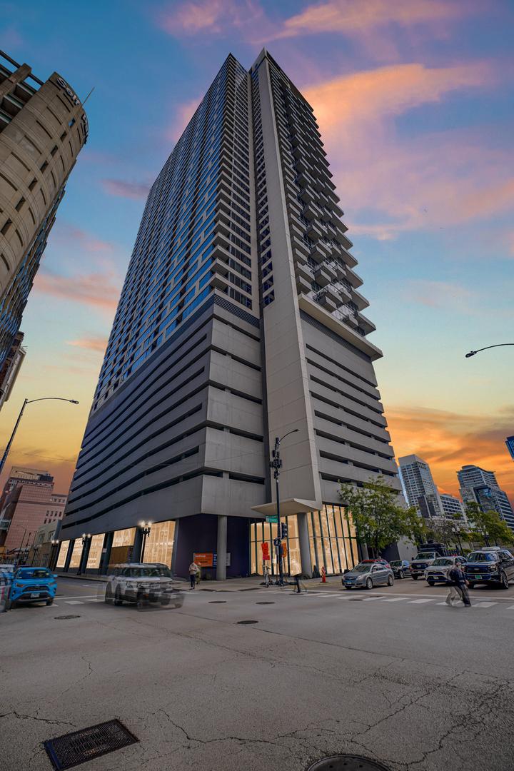 235 W Van Buren St. #2721, Chicago, IL 60607