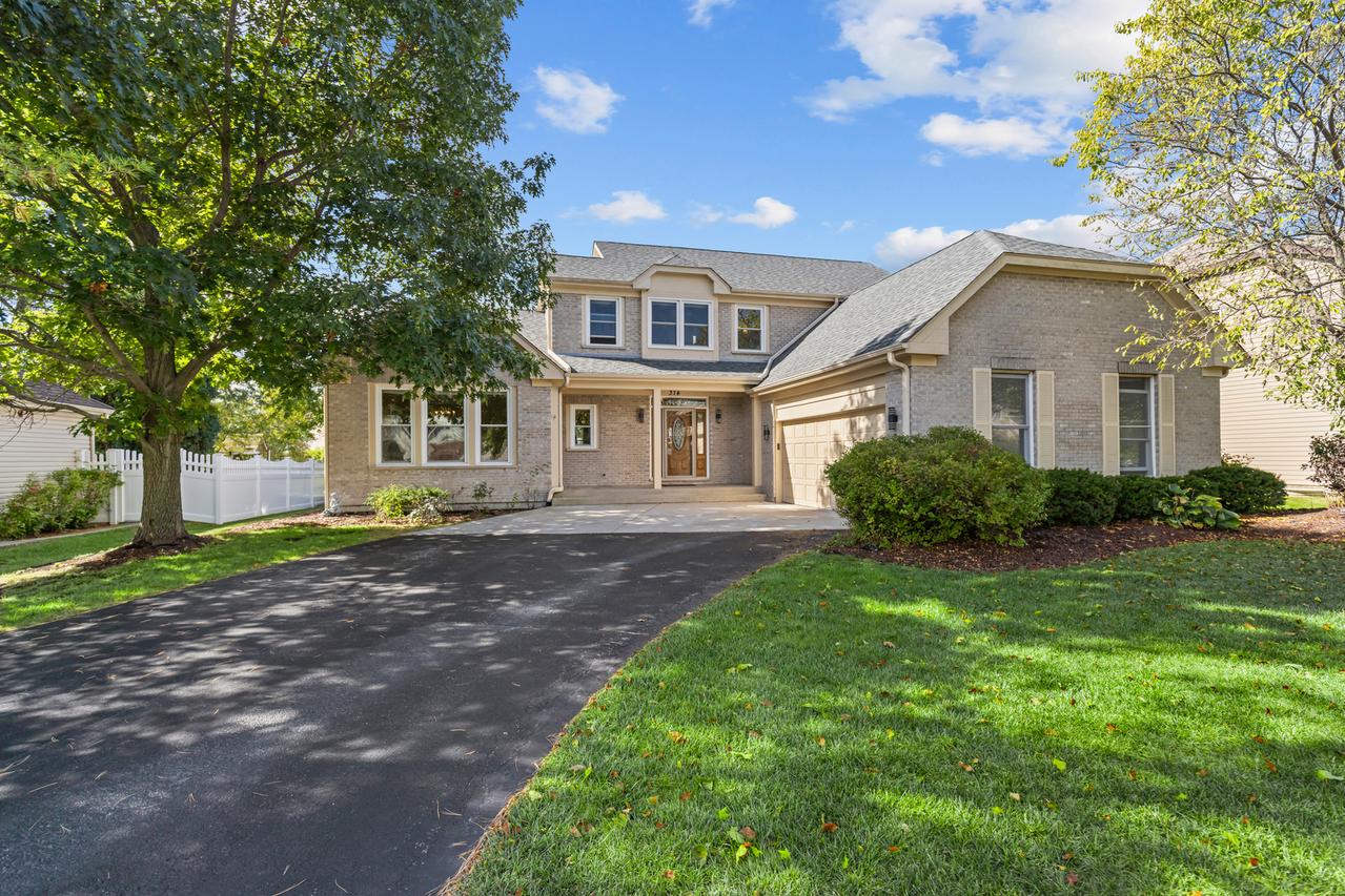 374 Waverly Dr., Mundelein, IL 60060