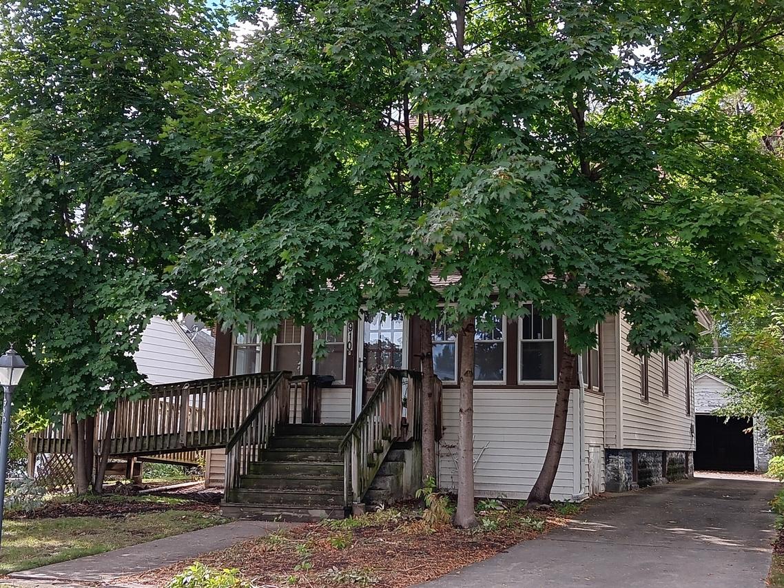 910 N Chestnut Ave., Arlington Heights, IL 60004