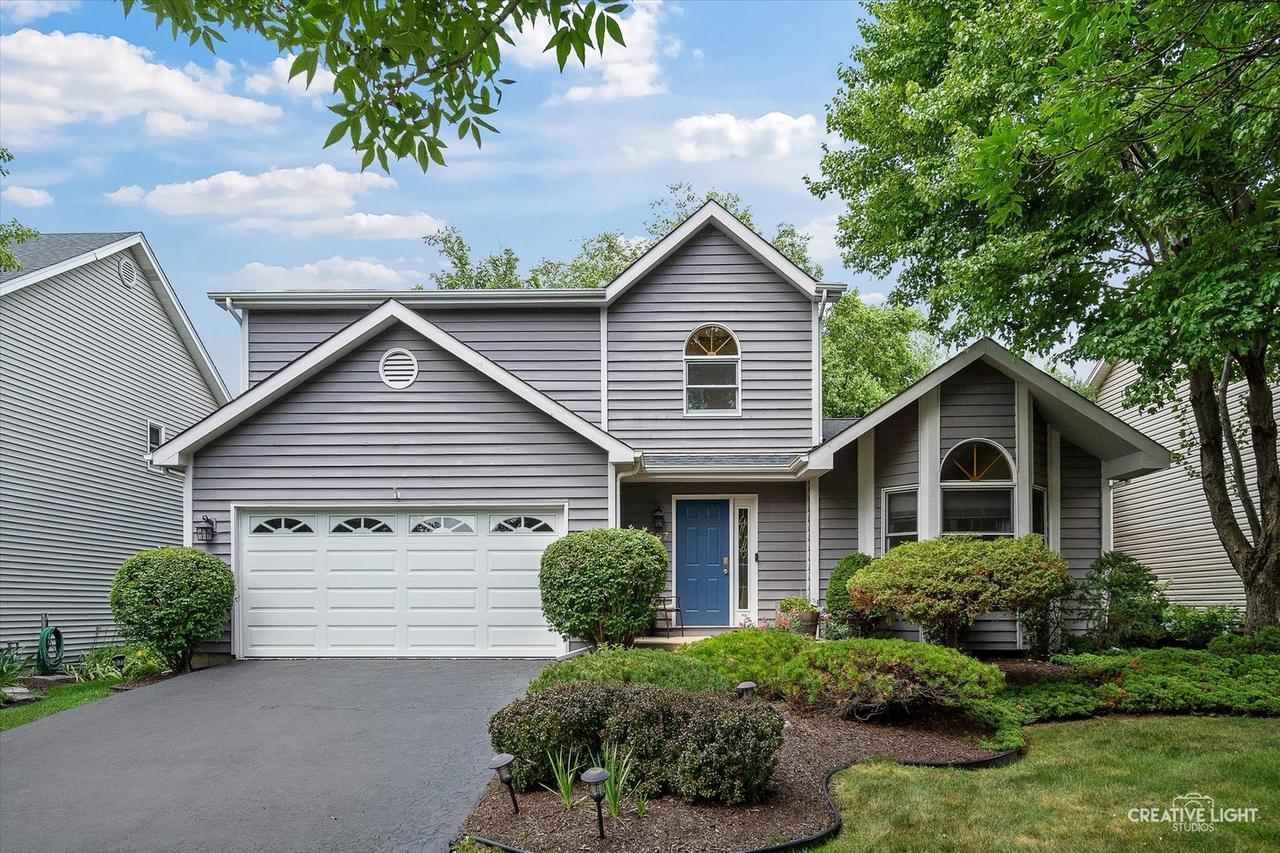 567 Roxbury Dr., Naperville, IL 60565