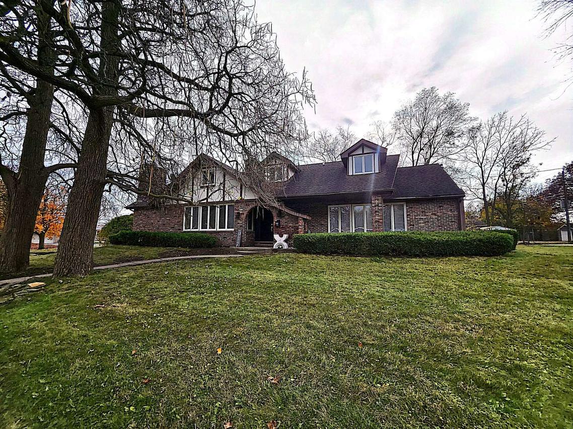 2100 Edina Blvd., Zion, IL 60099