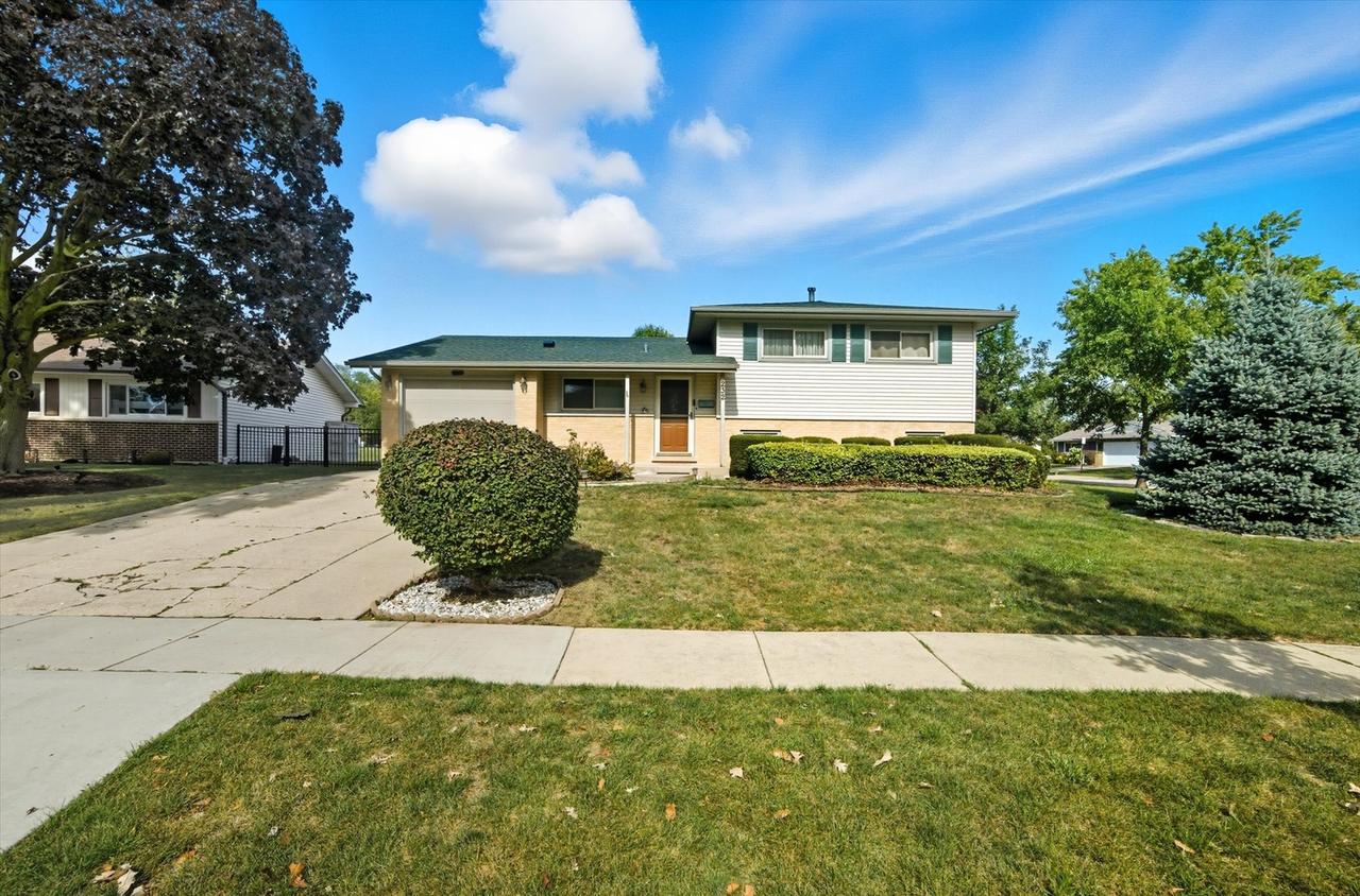 232 W Beech Dr., Schaumburg, IL 60193