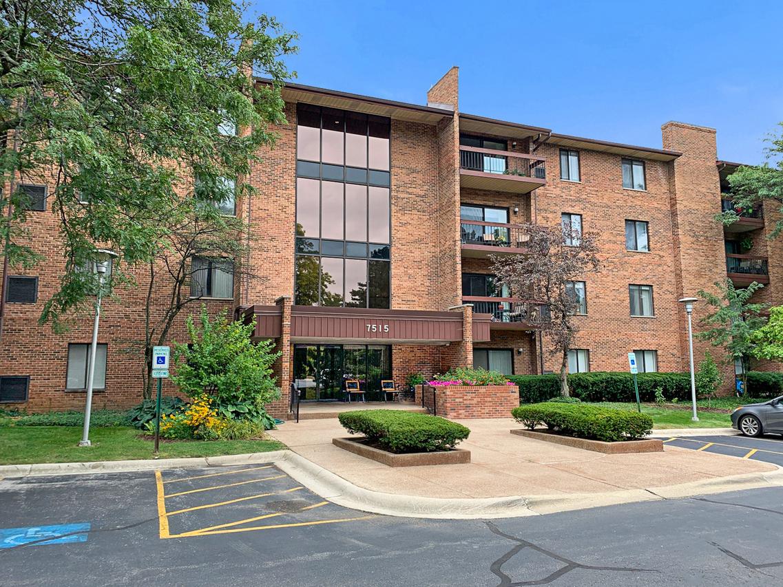 7515 Nantucket Dr. #404, Darien, IL 60561