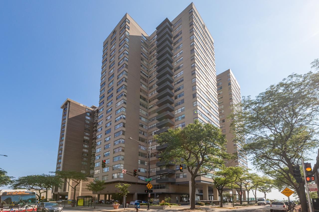 6301 N Sheridan Rd. #19V, Chicago, IL 60660