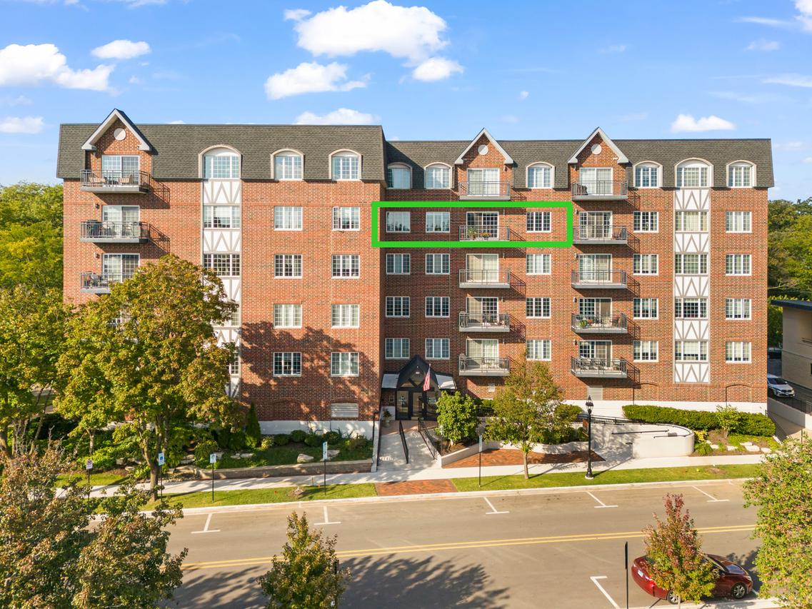501 Forest Ave. #508, Glen Ellyn, IL 60137